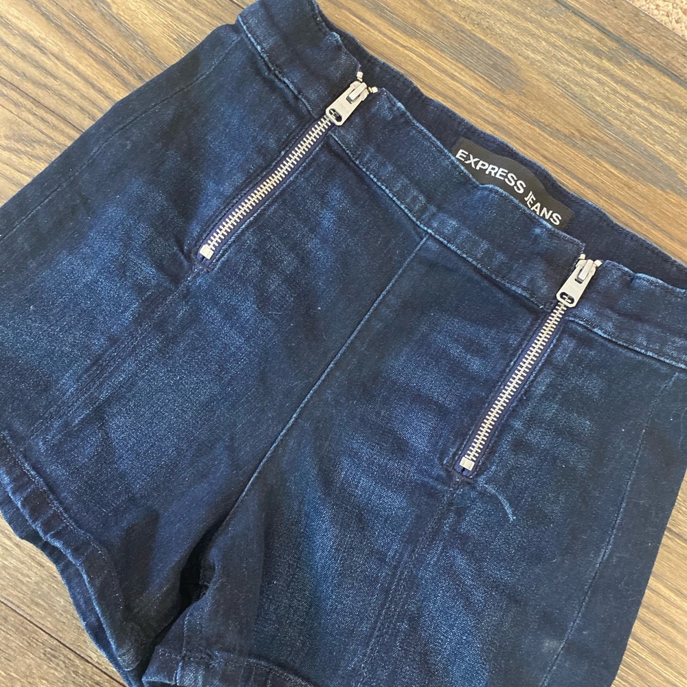 Size 00 double zipper shorts from Express - New! - Picture 1 of 3